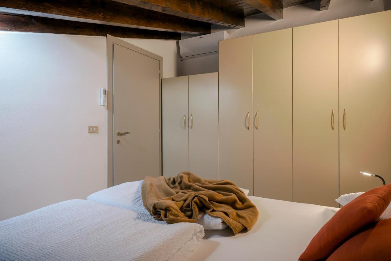 Lovely Mansard Iseo Portelle Holiday With Private Parking And Bike Storage Exterior foto