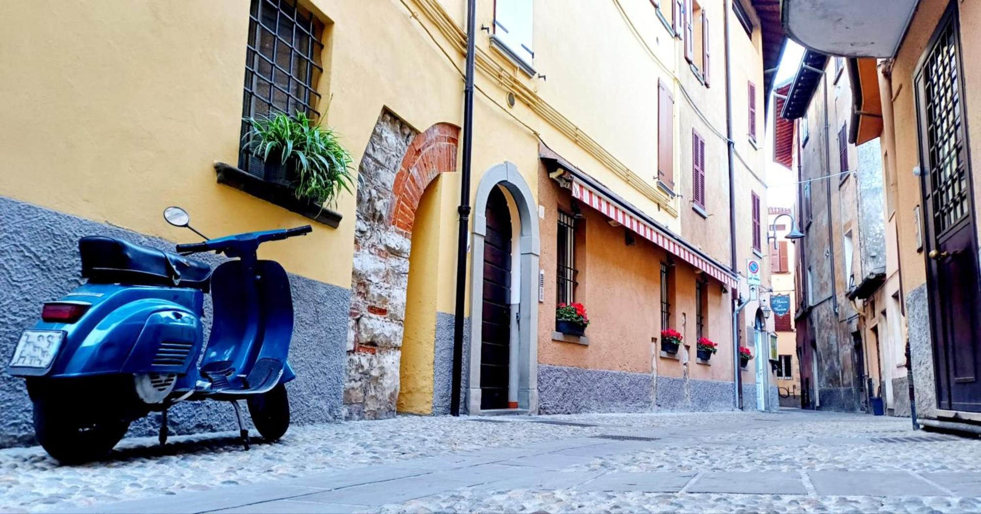 Lovely Mansard Iseo Portelle Holiday With Private Parking And Bike Storage Exterior foto